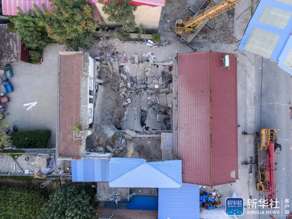 山西饭店坍塌致29死 新华社：100平方米，为何救援18个小
